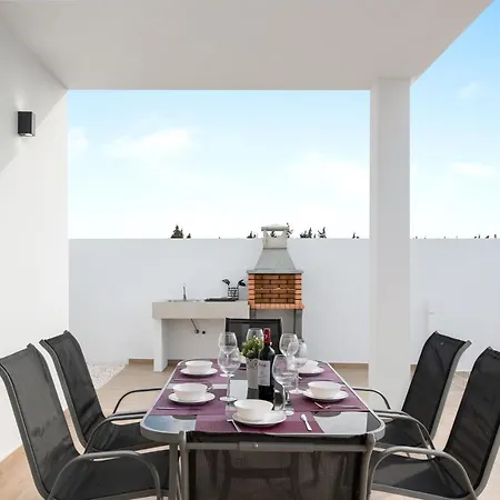 Sandra Solo Familias 度假居 *